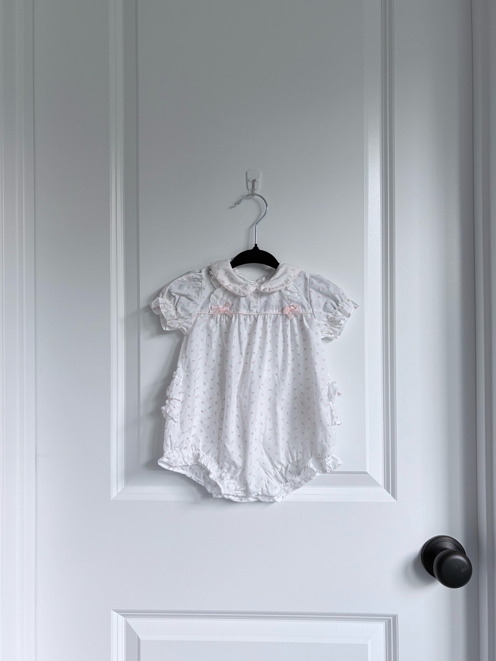 Alexis 1990s Vintage White Bubble